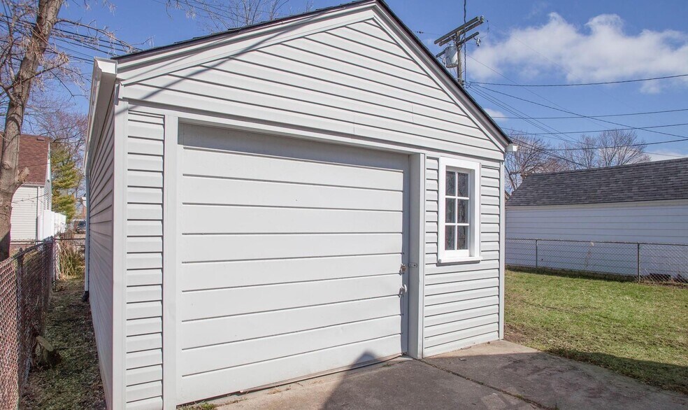 Garage - 2223 Coy St