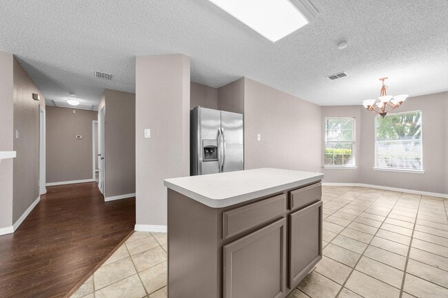 Building Photo - 1311 Wenatchee Dr
