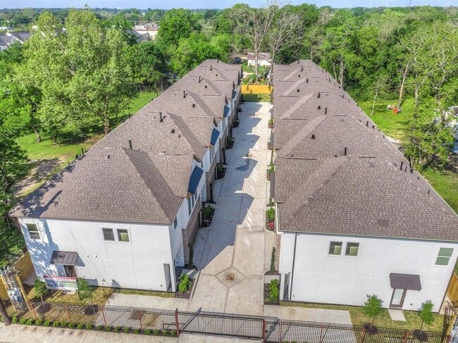 Building Photo - 2149 Hoskins Dr