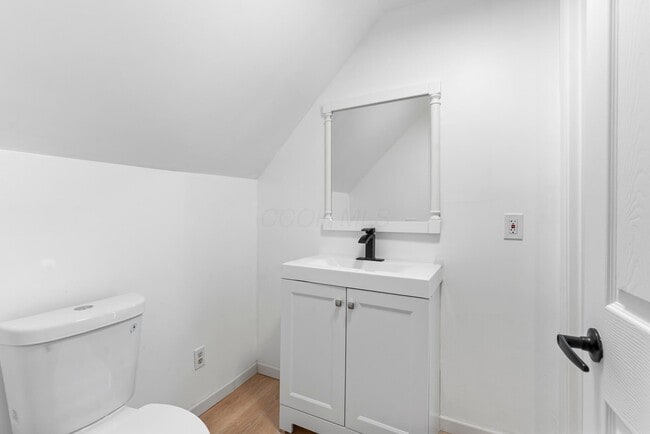 Building Photo - 89 Maple St