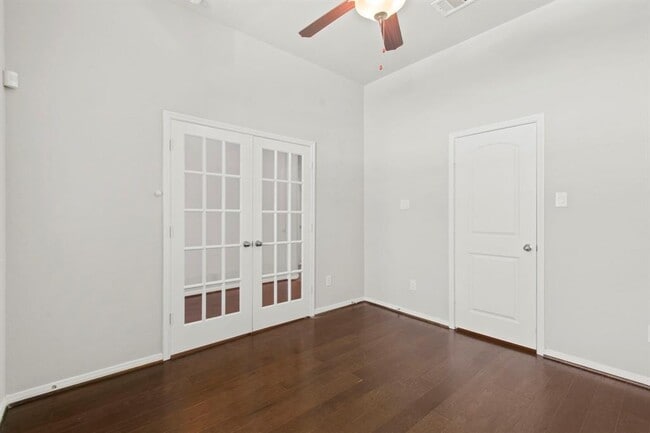 Building Photo - 30931 Roanoak Woods Dr