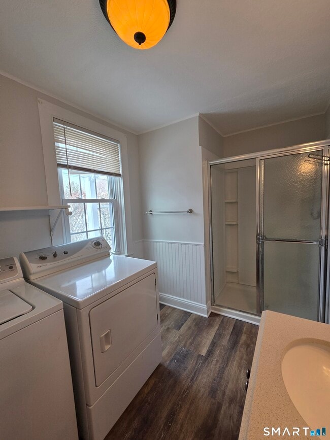 Building Photo - 1894 Elm St