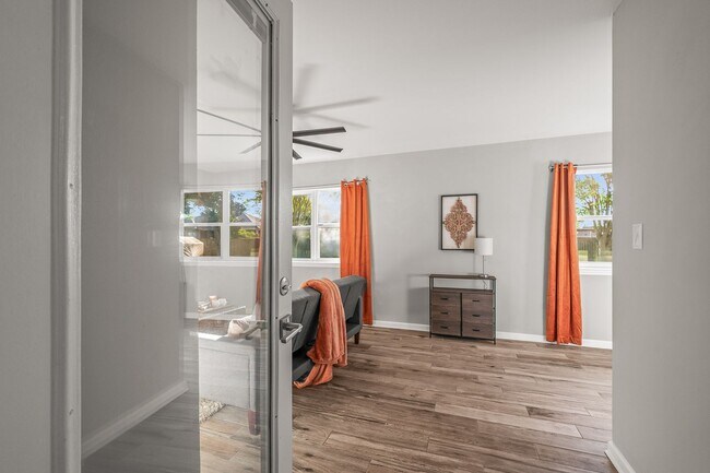 Building Photo - Stunning 4 bedroom with two bonus spaces, ...