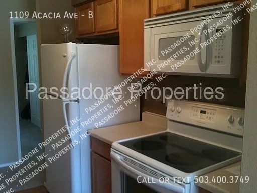 Building Photo - 1109 Acacia Ave