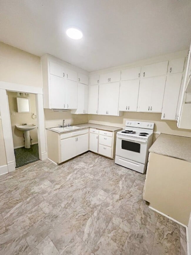 Building Photo - Charming Multi-Level 3-Bedroom Home in Cheney