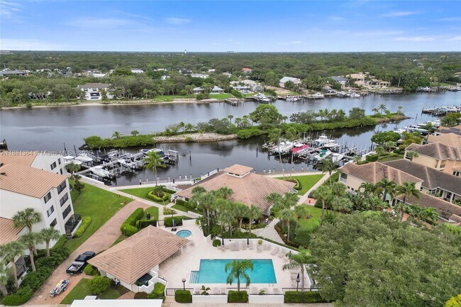 Building Photo - 925 Oak Harbour Dr