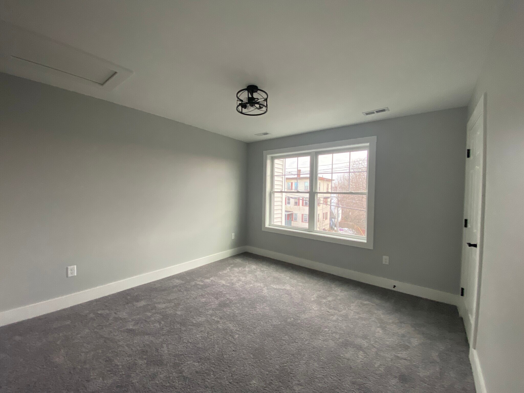 Building Photo - 32 Main St