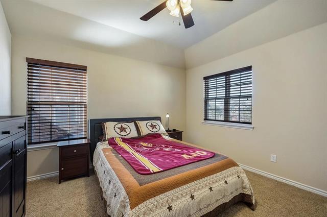 Building Photo - 5852 Clearwater Dr