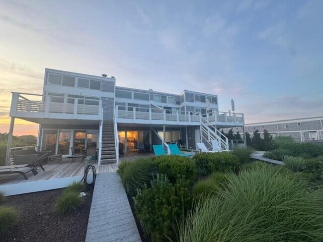 Building Photo - 539 Dune Rd