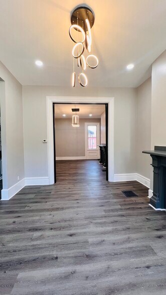 Building Photo - 517 Armandale St