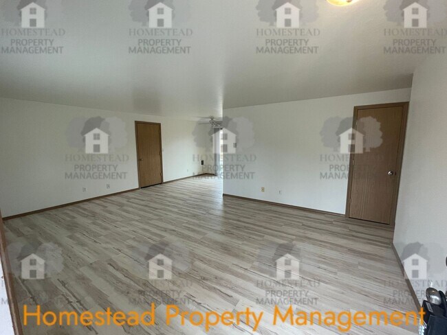 Building Photo - 659