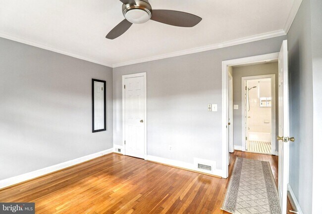 Building Photo - 250 Lynhaven Dr