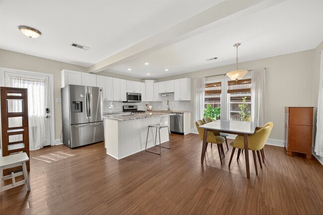 Building Photo - 5610 Truett St