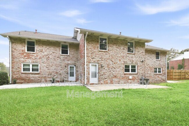 Building Photo - 2142 Fairway Ct SE
