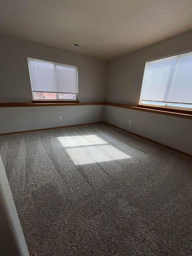 Building Photo - 3 Bedroom 2 Bath Ranch Style Home in Loveland