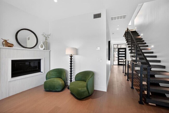 Building Photo - 434 Brady Ln