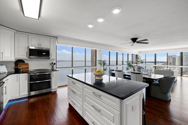 Building Photo - 3301 Bayshore Blvd