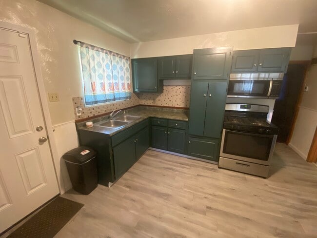 Building Photo - 10033 Baron Dr