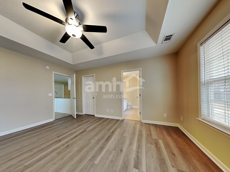 Building Photo - 409 Roberts Way