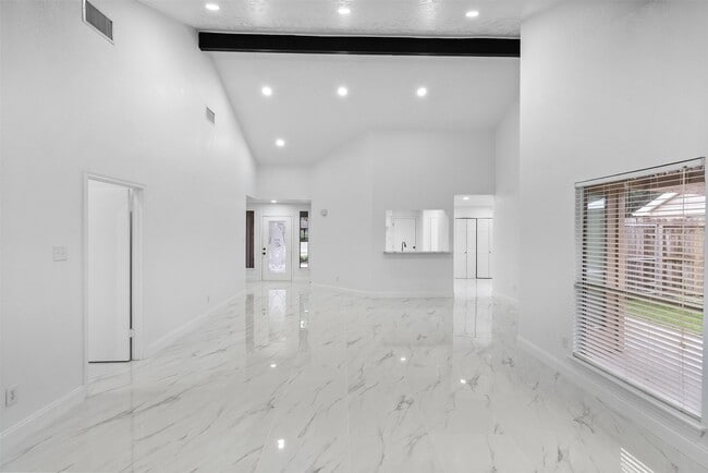 Building Photo - 611 Muirwood Ln