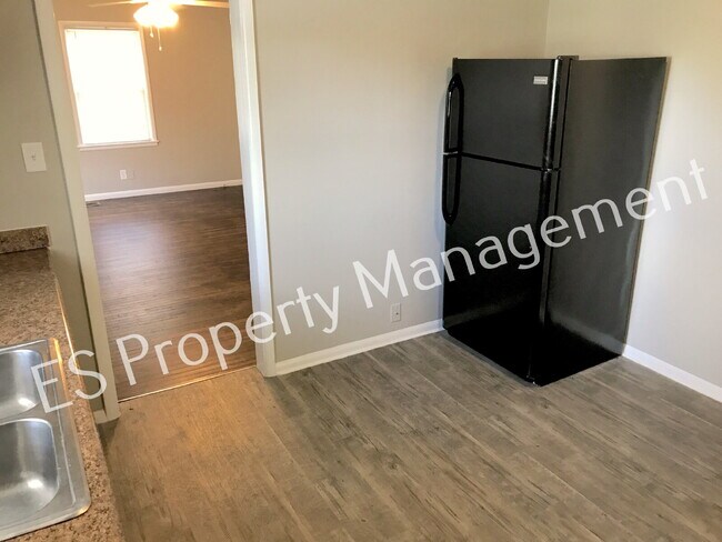 Building Photo - Cozy 3 Bedroom 1 Bathroom Ranch in Wayne township.