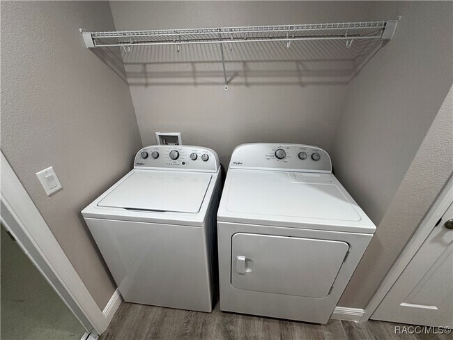 Building Photo - 2854 W Edison Pl