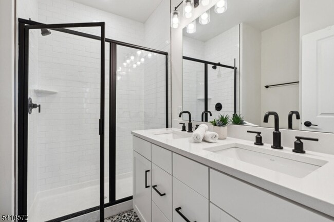 Building Photo - 4 Sadie Cir