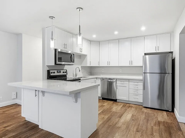 Building Photo - 172 W Clinton Ave