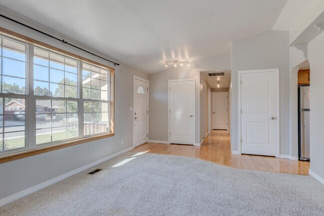 Building Photo - 10934 W Camas St
