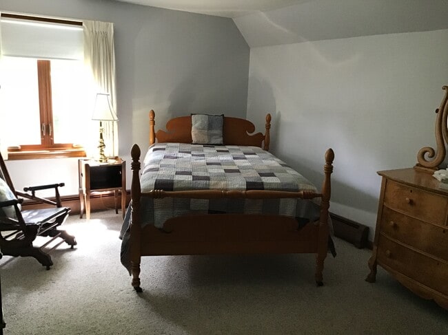main floor bedroom - 5304 Lakeside Blvd
