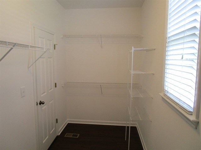 Building Photo - 3188 Creek Trace W