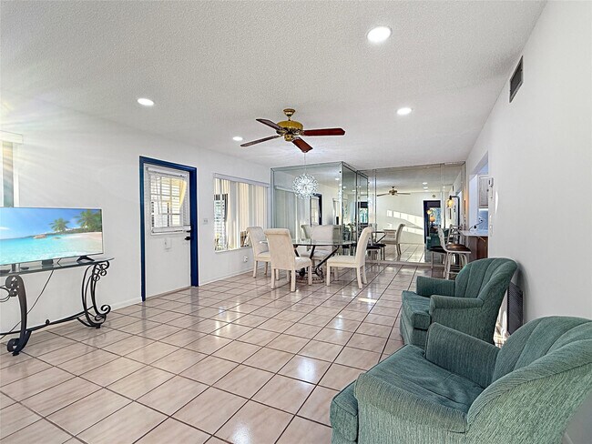 Building Photo - 301 Knotty Pine Cir