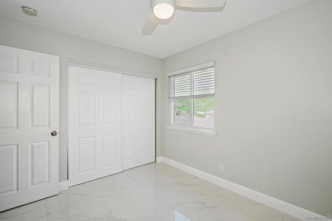 Building Photo - 7684 Meadowbrook Ct