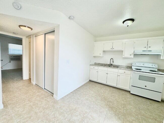 Building Photo - Adorable Newly Renovated 2 Bedroom 1 Bath ...