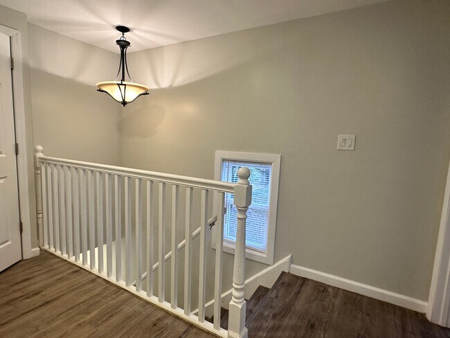 Building Photo - 5 Ashford St