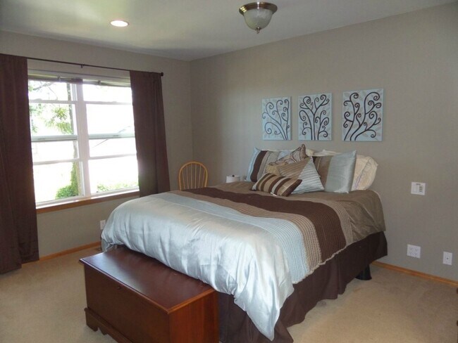 Building Photo - 1911 Ponderosa Ct