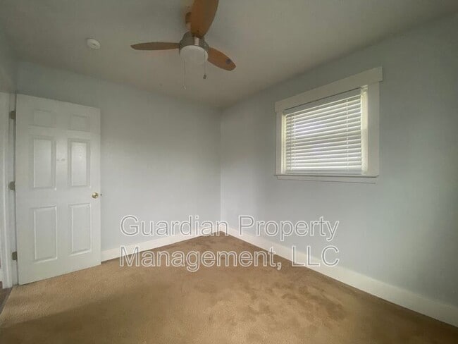 Building Photo - 519.5 W 8th St