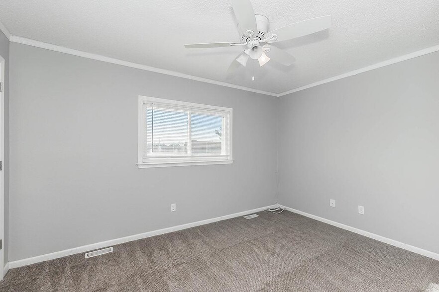 Building Photo - 1425 Martway Cir