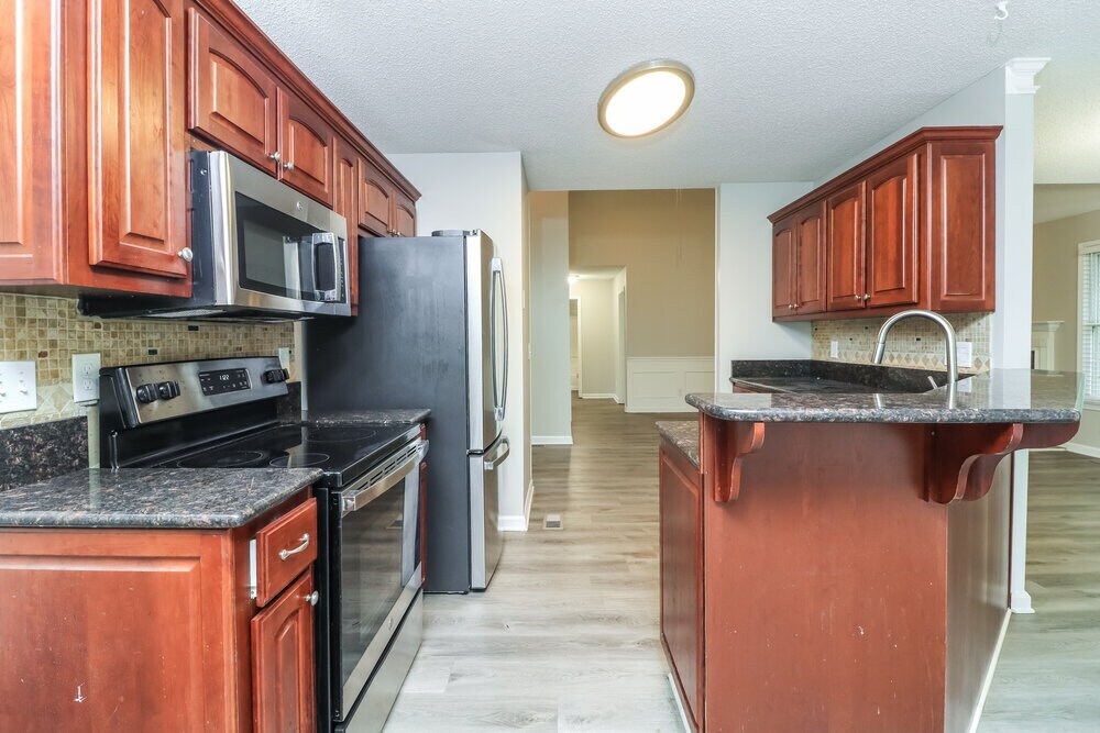 Building Photo - 37 White Oak Dr SE