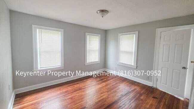 Building Photo - 2607 E 73rd St