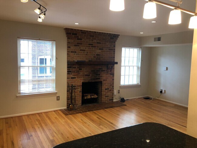 Building Photo - 1730 16th St NW