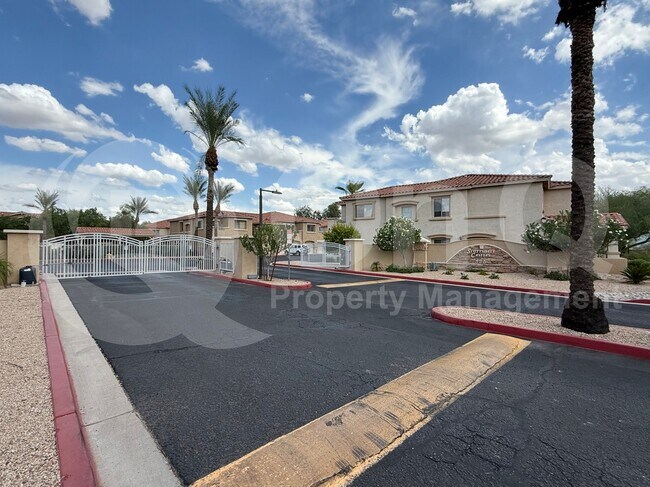 Building Photo - 525 N Miller Rd
