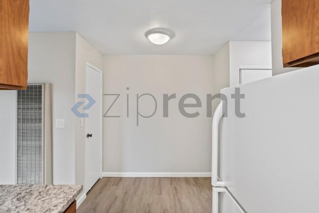 Building Photo - 1185 Meadow Ln