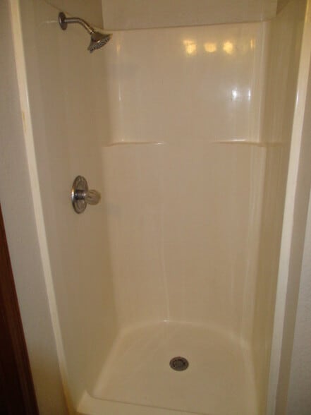 Building Photo - 716 Swan Lake Rd