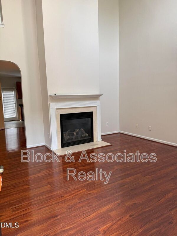 Building Photo - 537 Writers Way