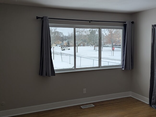 Building Photo - 3403 Kenbrooke Ct