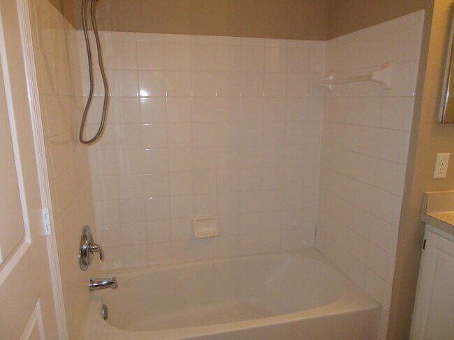 Building Photo - Spacious 4/2 condo in Bella Terra communit...