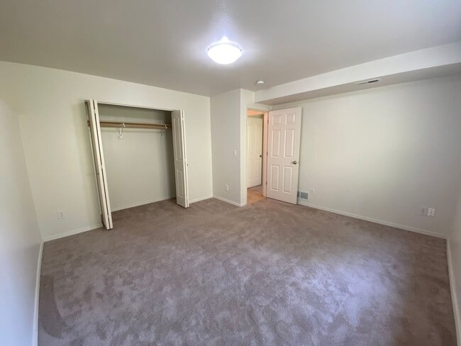 Building Photo - 3 Bed / 2 Bath / 2 Car Garage Townhouse in Eagle River has views for days!!