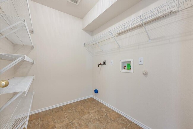 Building Photo - 15233 Rosehip Ln