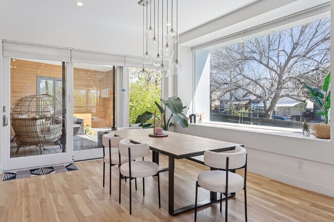 Building Photo - Spacious 5-Bed / 4-Bath home in LoHi for rent